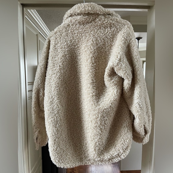 GARAGE COZY TEDDY JACKET🤍 - Picture 2 of 5